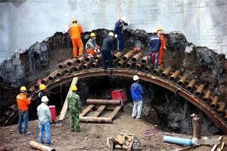 武安隧道钢花管支护案例
